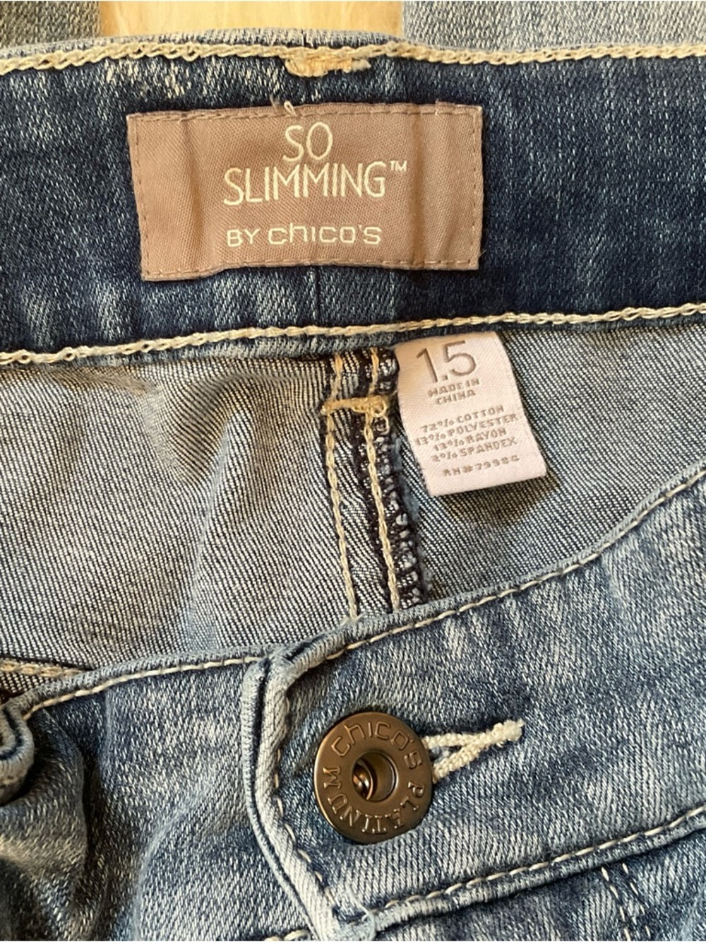 Chico’s So Slimming Capri Jeans - Chico’s Size 1.5 / 10 - Picture 5 of 7